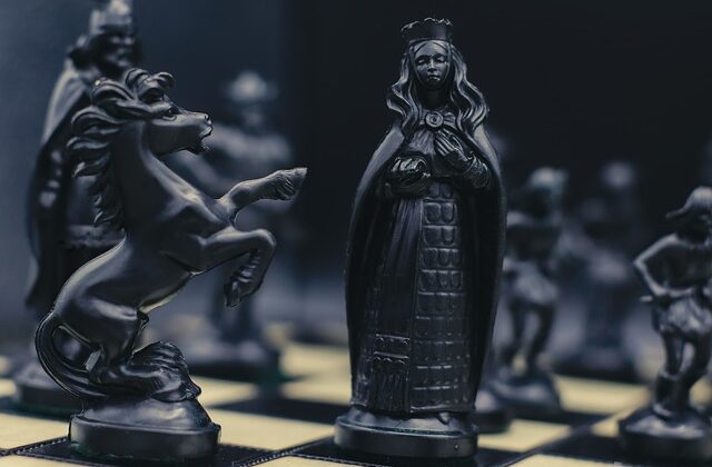 Na czym polega obrona sycylijska w szachach?